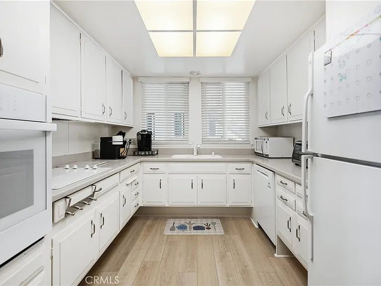 224 Avenida Majorca #B — Photo 8