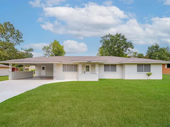 2809 Darwin St, Kilgore, TX 75662