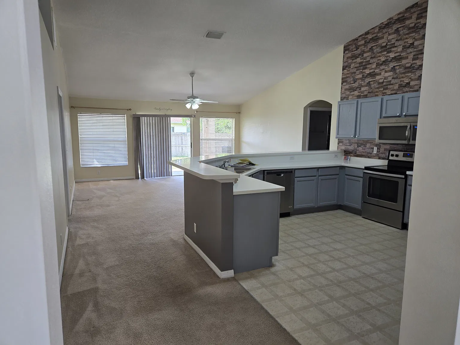 4 bed, 2100 sqft, $2,700 — Photo 4