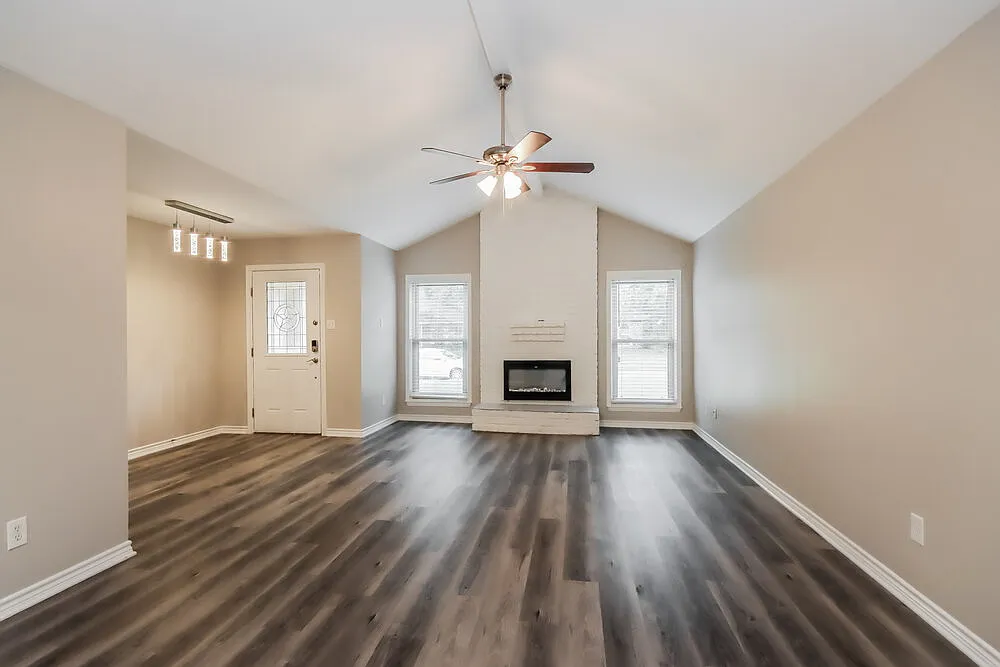 3 bed, 2.0 bath, 1580 sqft, $1,830 — Photo 4