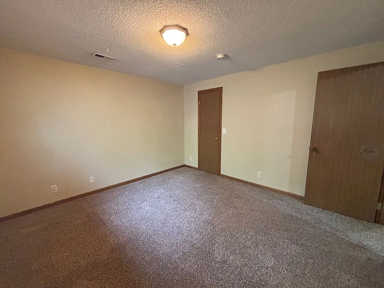 2135 S 46th Ave — Photo 15