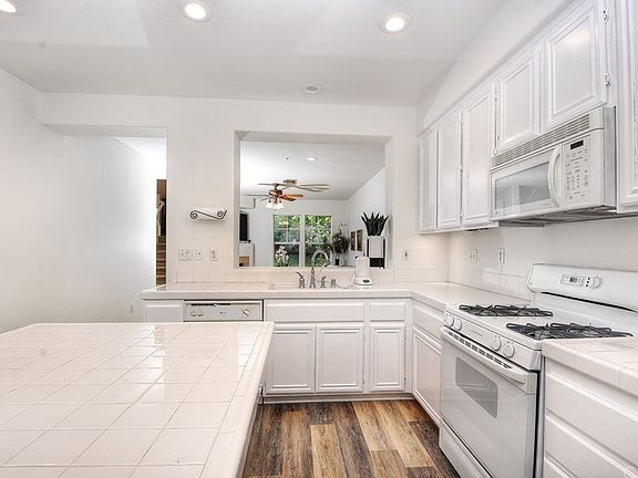 3rd image of 5 Cupertino Cir