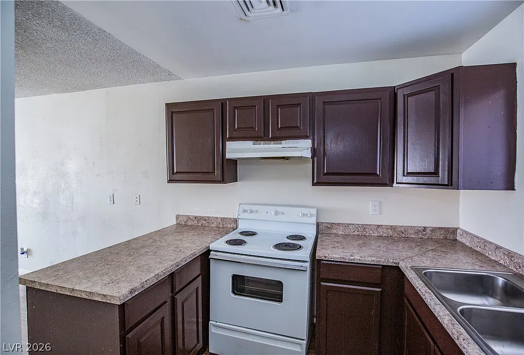 1 bed, 1.0 bath, 3243 sqft, $700 — Photo 4