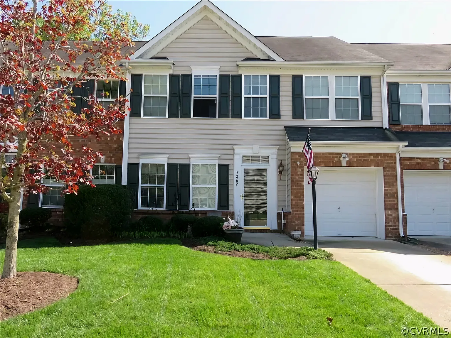 3 bed, 2.5 bath, 2042 sqft, $2,600 — Photo 2