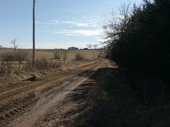 4th image of 25 Denton Dr