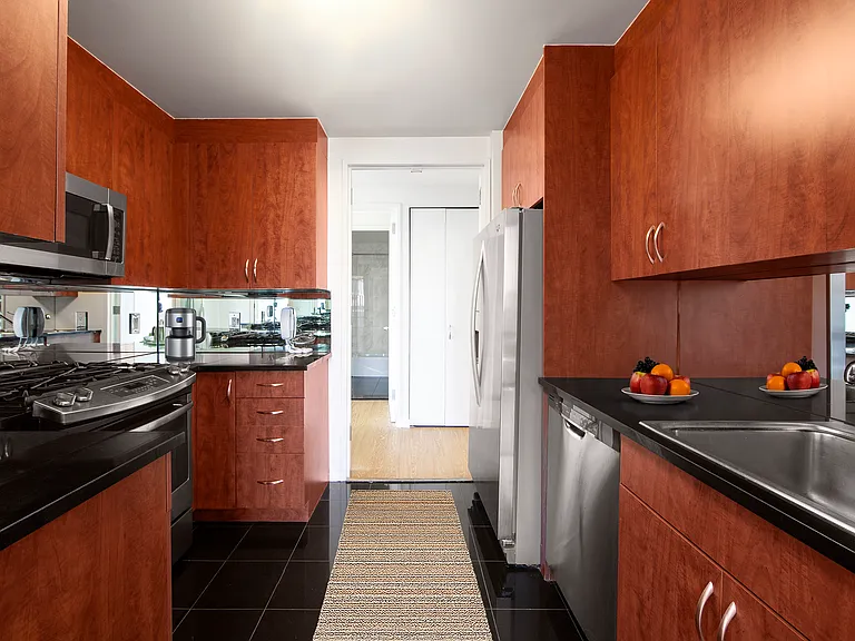 420 E 61st St #5B — Photo 5