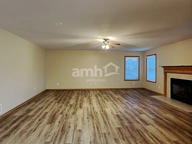 460 Lilyfield Ln — Photo 7