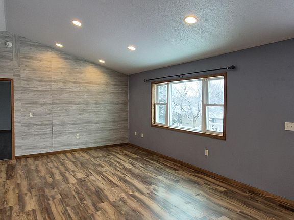 5th image of 723 4th Ave E