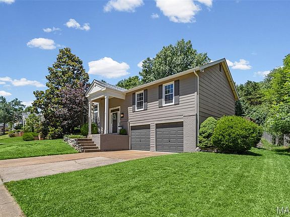 3rd image of 2449 Maple Crossing Dr