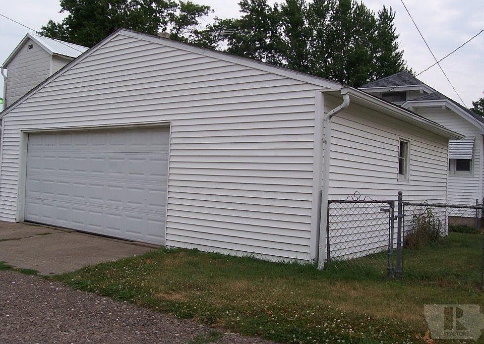 2nd image of 1009 S 14th St