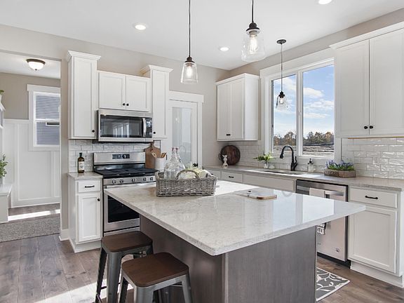 5th image of 7466 Macview Dr #15