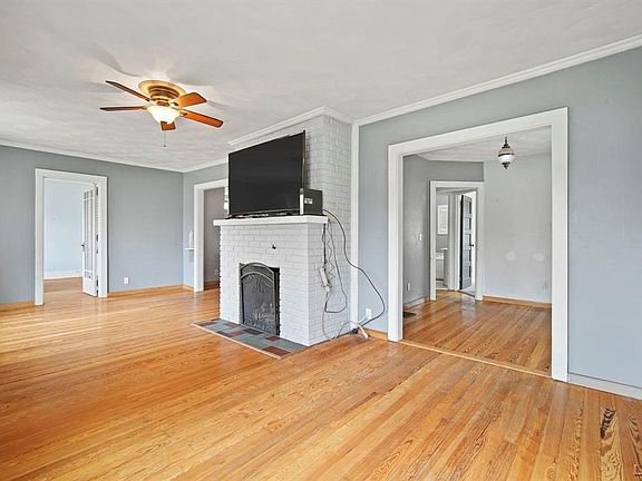 2nd image of 1136 Michigan Ave