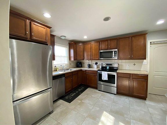 4th image of 208 Little Kidwell Ave