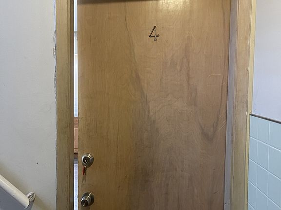 4th image of 1113 W Cermak Rd APT 4