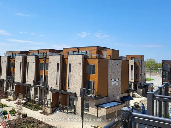 121 Green Gardens Blvd, Toronto, ON M6A 1N3