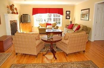 3rd image of 18 Whitewood Dr