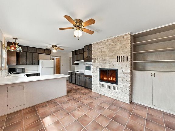 5th image of 176 Doris Dr