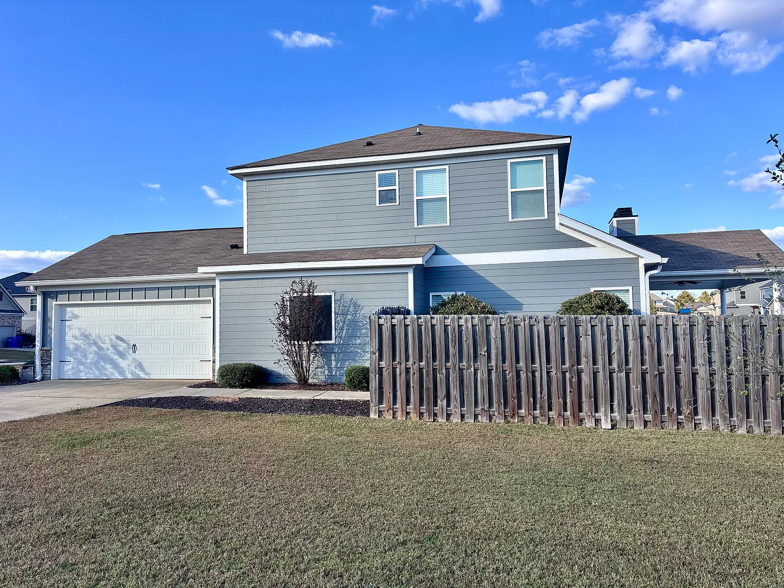 4 bed, 3.5 bath, 2564 sqft, $2,580 — Photo 2