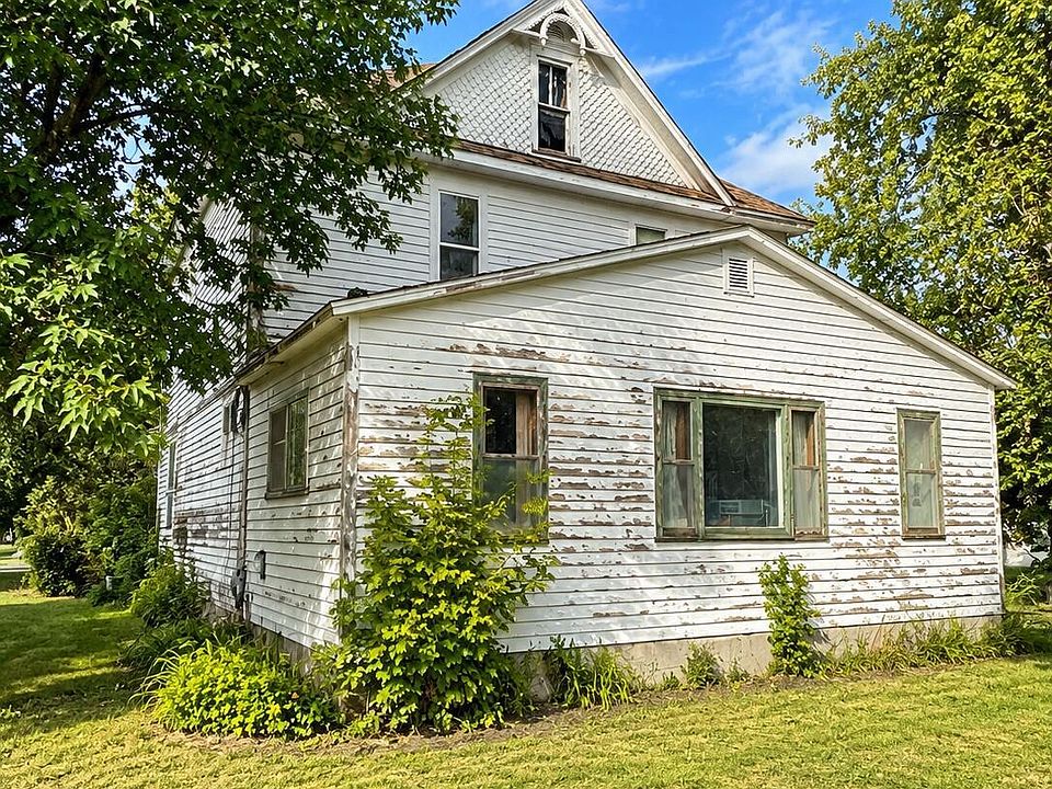2nd image of 816 8th St