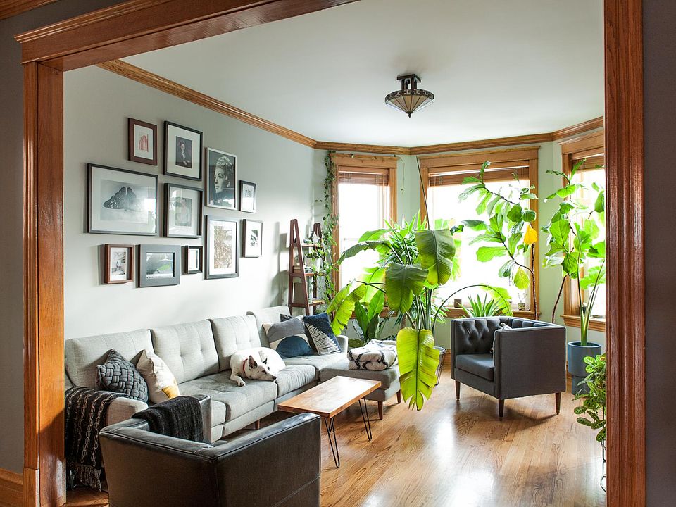 Front Room with South facing windows and cable/internet hookup