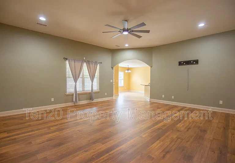 130 Lee Road 2170 — Photo 2