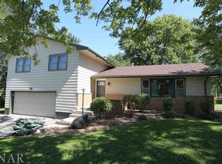 2206 S Morris Ave, Bloomington, IL 61704