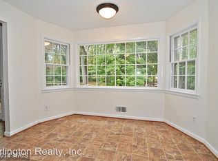 6628 Kennedy Ln, Falls Church, VA 22042