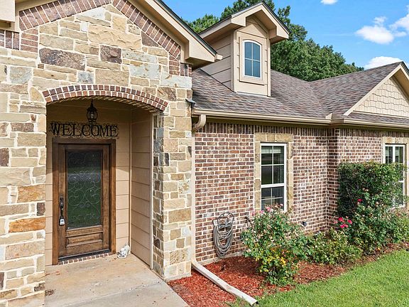 2nd image of 146 Sweetheart Ln