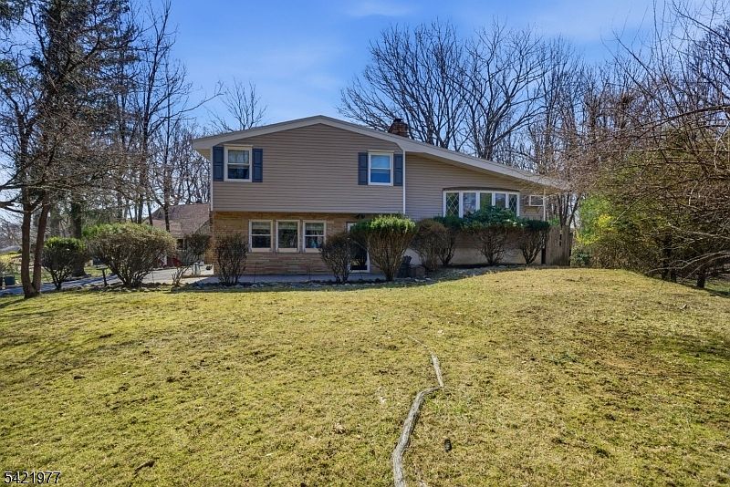 1st image of 48 White Meadow Rd