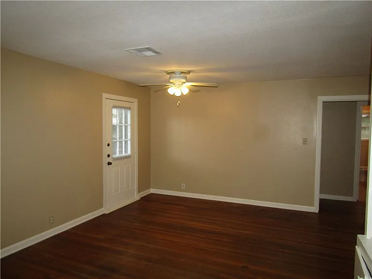 3715 Hollywood Ave — Photo 4