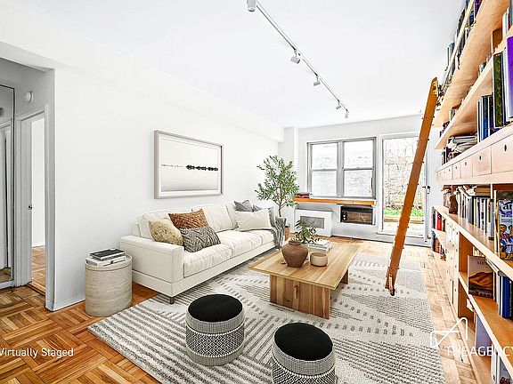 2nd image of 45 W 10th St