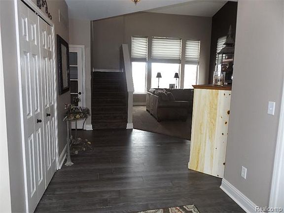 2nd image of 1114 Surrey Ln