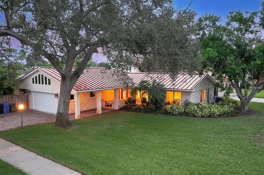 4 bed, 3.0 bath, 2528 sqft, $4,500 — Photo 1
