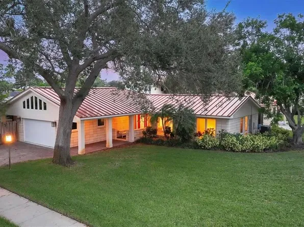 901 Riviera St, Venice, FL 34285