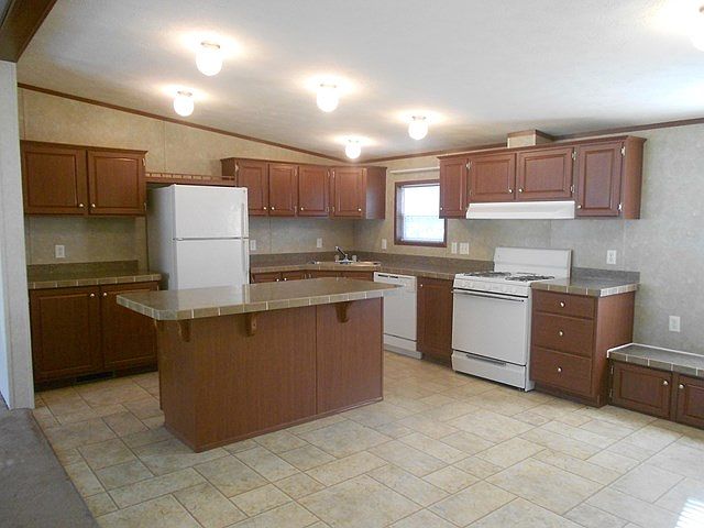2nd image of 20 Briarpatch Ln