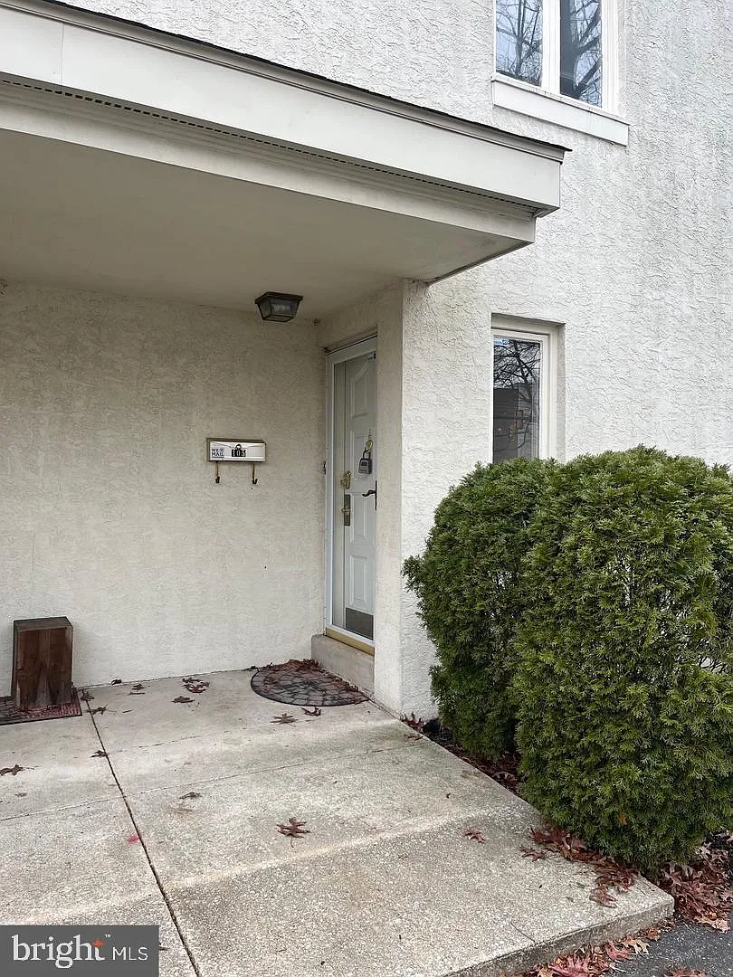 3 bed, 4.0 bath, 1388 sqft, $3,400 — Photo 2