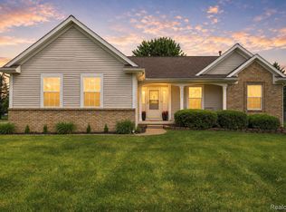 5275 E Maple Ave, Grand Blanc, MI 48439