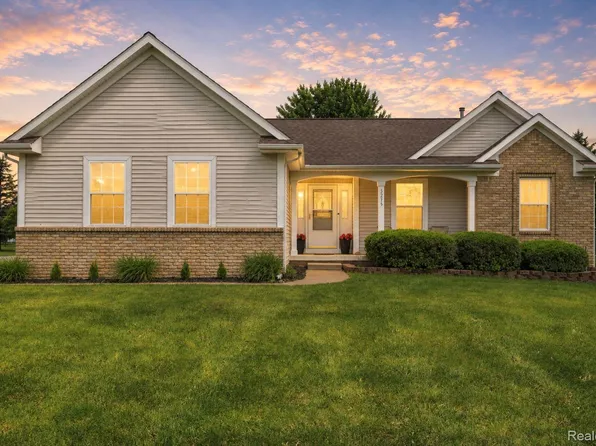 5275 E Maple Ave, Grand Blanc, MI 48439