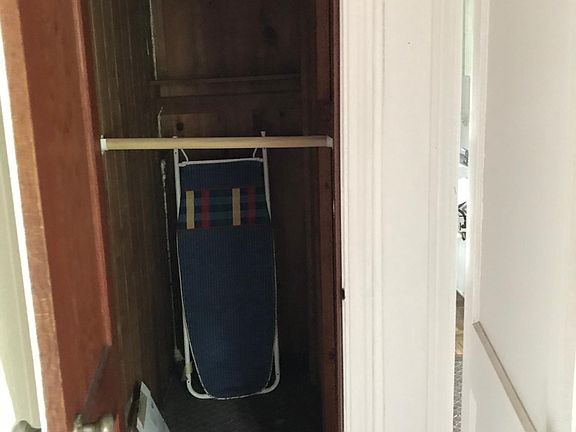 4th image of 218 1/2 E Johnson Ave