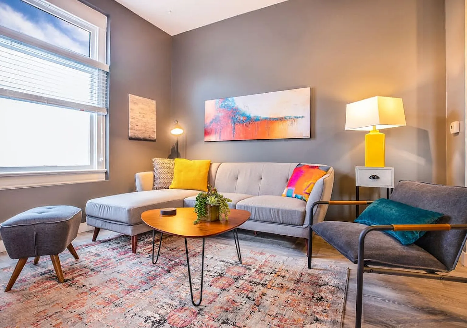 New Contemporary Historical Unit from, 5 Star Host — Photo 3