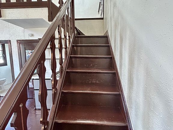 4th image of 2122 Vista Del Mar Ave #33