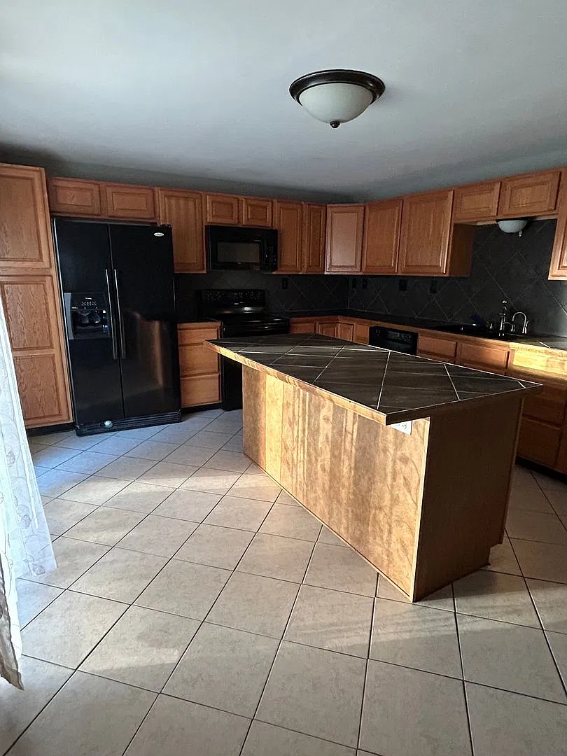 3 bedroom in East Moline — Photo 2