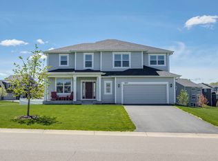 9127 Lakeside Dr, Victoria, MN 55386