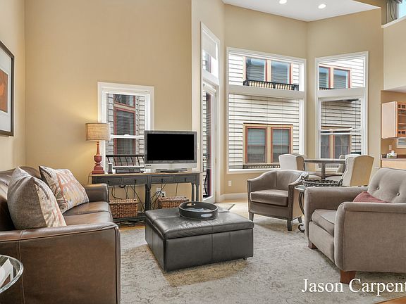 2nd image of 407 Eagle St #B
