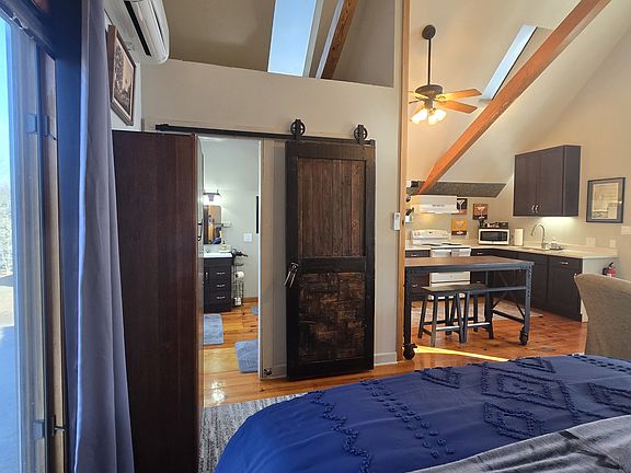 4th image of 105 Comfort Valley Ln #1