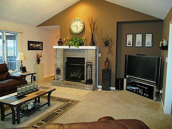 3rd image of 2156 Foxglove Dr