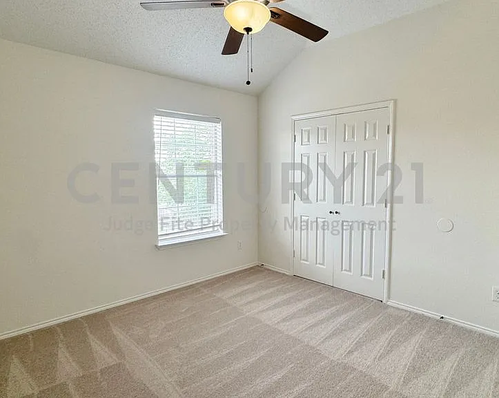 835 Rockett Ln — Photo 16