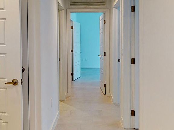 5th image of 2121 N Bayshore Dr Penthouse 1408