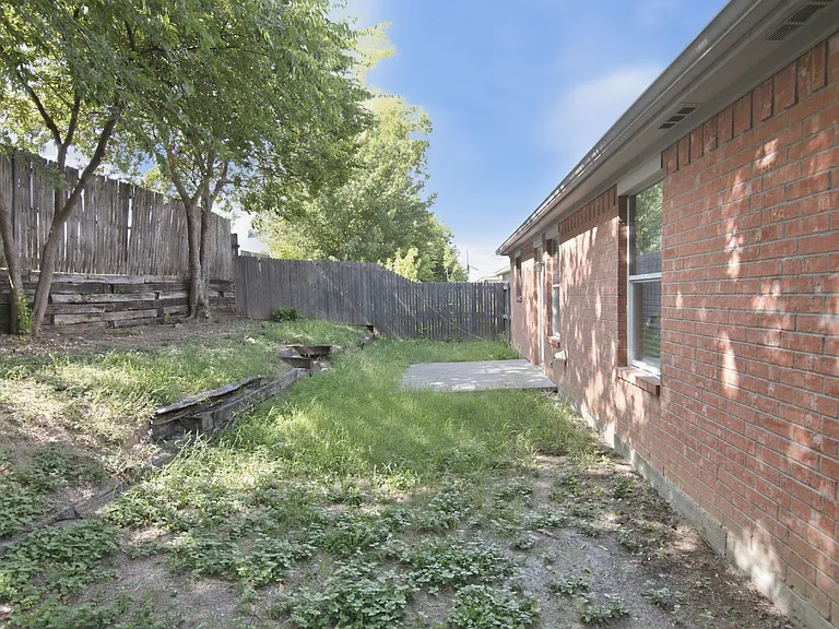 6317 Rockhaven Dr — Photo 24