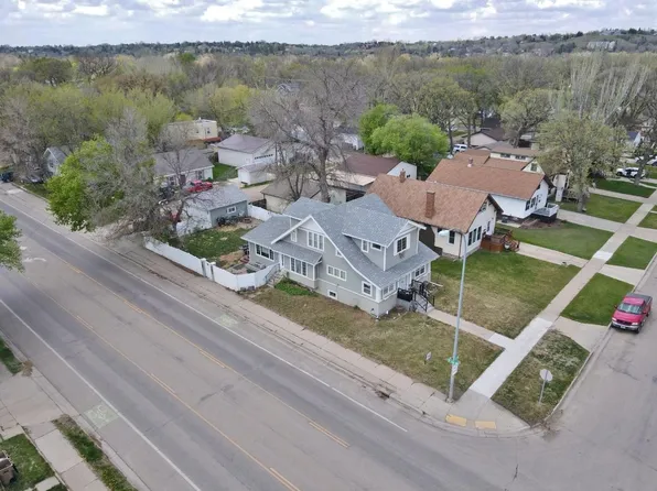 301 8th St NW, Minot, ND 58703